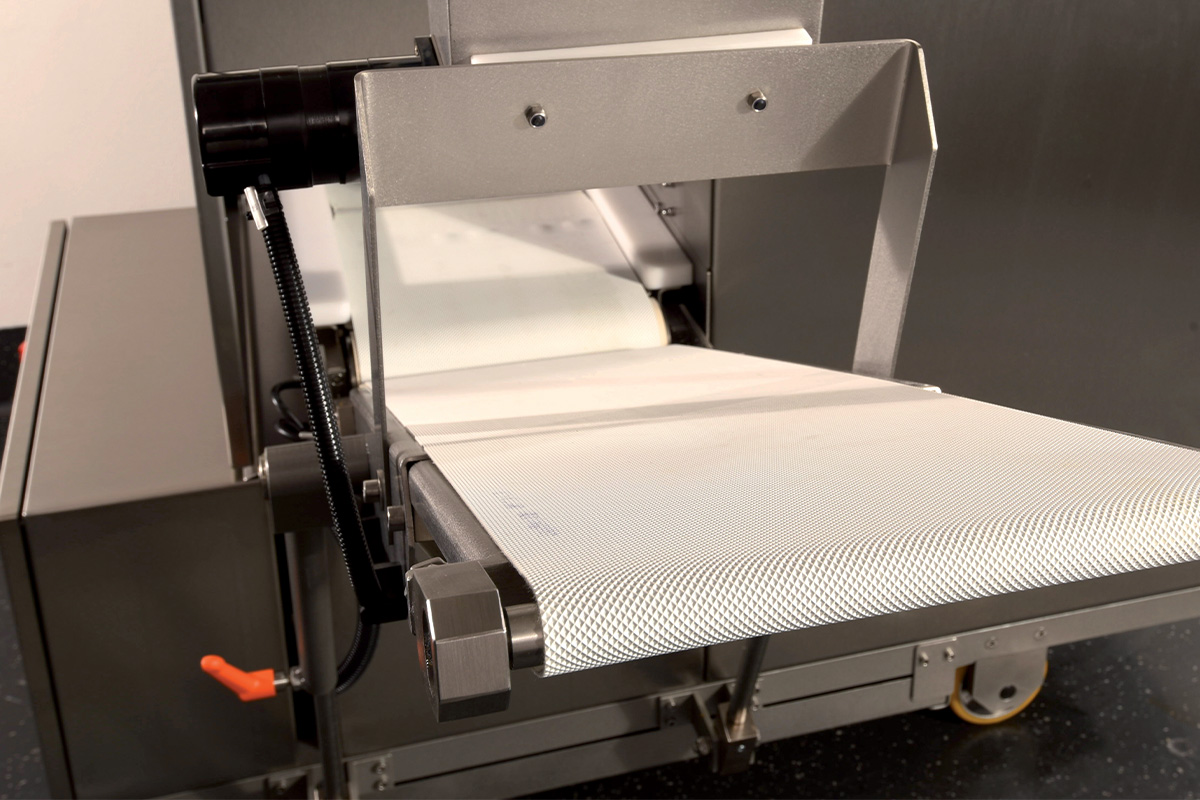 Practical dough outfeed belt